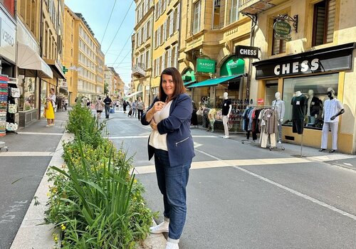 Caroline Juillerat à la rue du Seyon