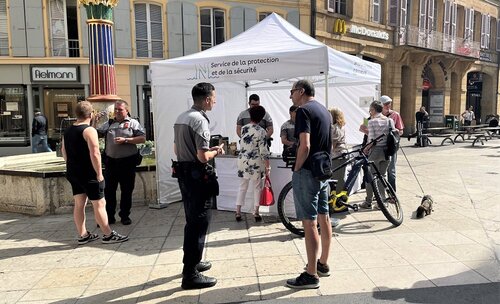 Un café contact au centre-ville