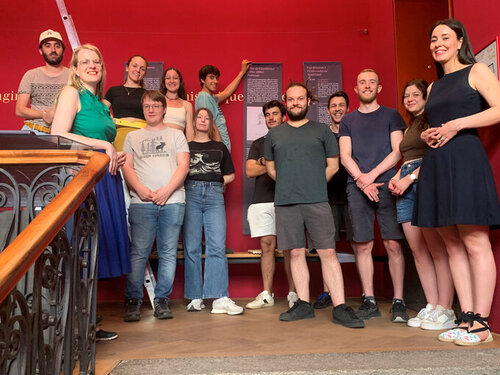 Montage de l'exposition Place aux femmes!