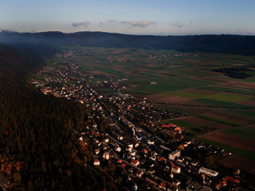 Une vue aérienne du Val-de-Ruz