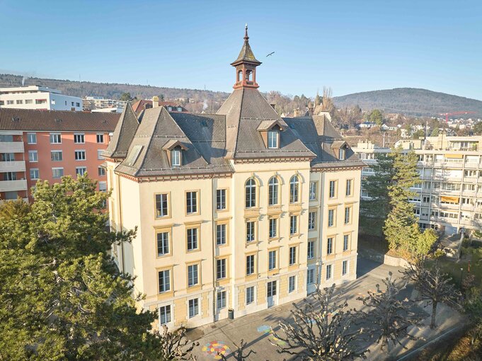 Collège de Serrières (photo Bernard Python).