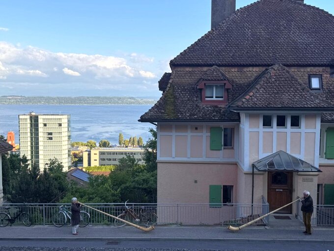 Fête des voisins à la rue Matile, avec cor des Alpes!