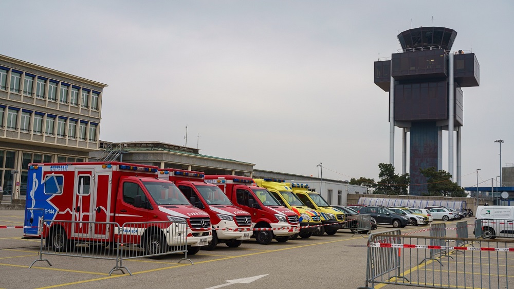 Les ambulances neuchâteloises attendent à l'aéroport