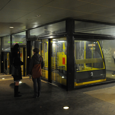 Le Fun'ambule (ici la voiture jaune à son arrêt de la gare CFF)  a été inauguré en 2001.