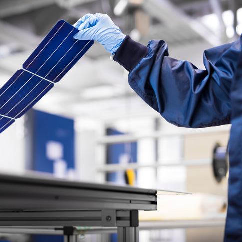 Le CSEM met au point des panneaux photovoltaïques de nouvelle génération.