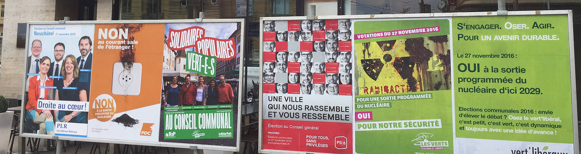 Des affiches de tous les partis représentés au Conseil général de la Ville de Neuchâtel