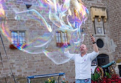 ENTREZ dans le monde d’une bulle GEANTE